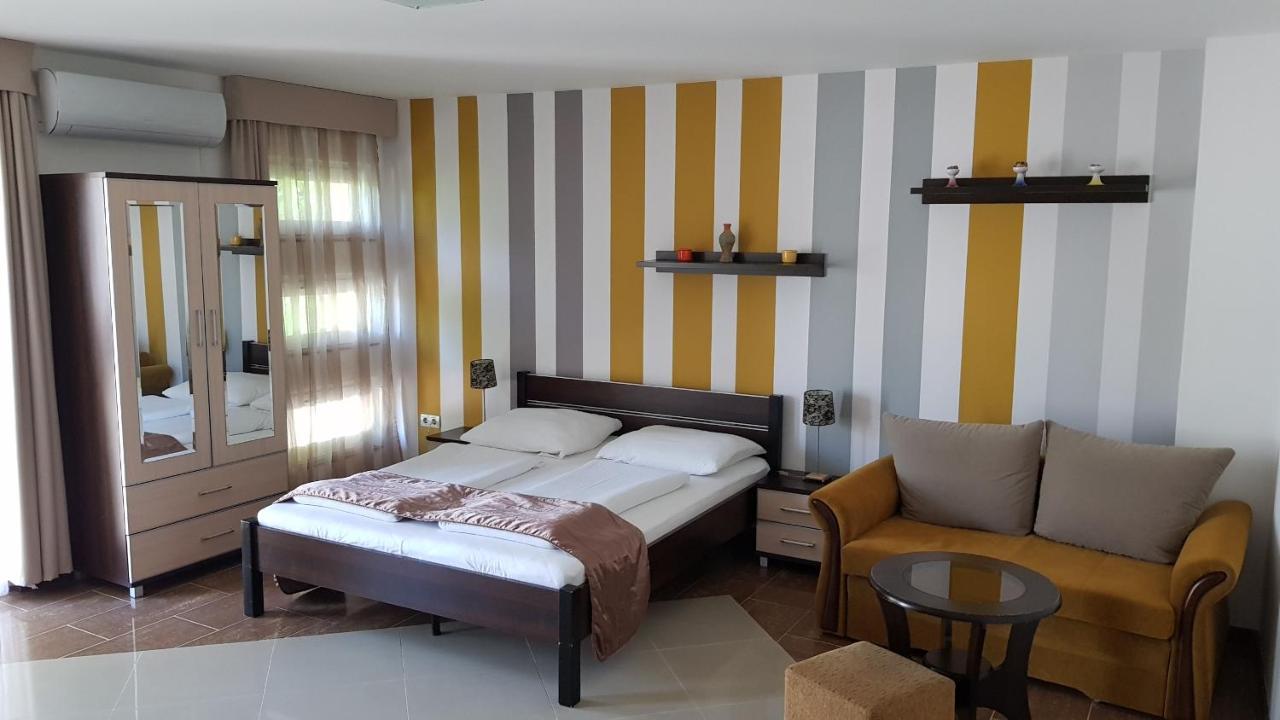 Aquarius Vendeghaz Hotel Szeged Luaran gambar