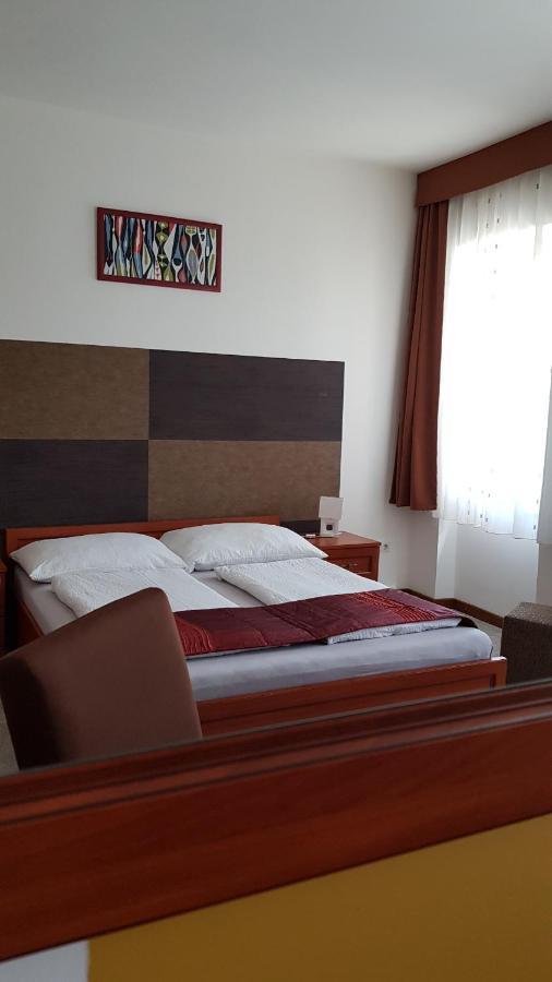 Aquarius Vendeghaz Hotel Szeged Luaran gambar