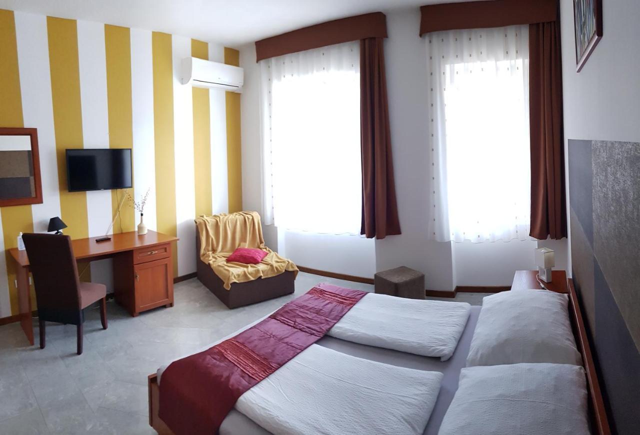 Aquarius Vendeghaz Hotel Szeged Luaran gambar