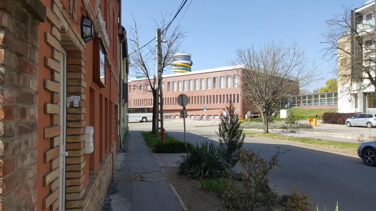 Aquarius Vendeghaz Hotel Szeged Luaran gambar