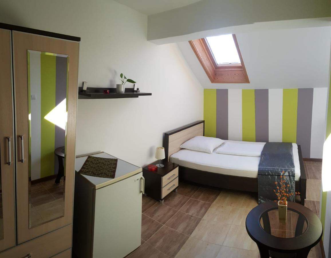 Aquarius Vendeghaz Hotel Szeged Luaran gambar