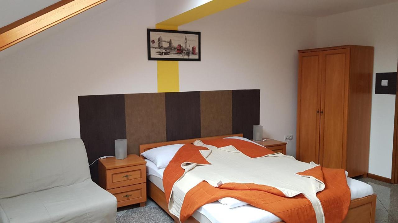 Aquarius Vendeghaz Hotel Szeged Luaran gambar