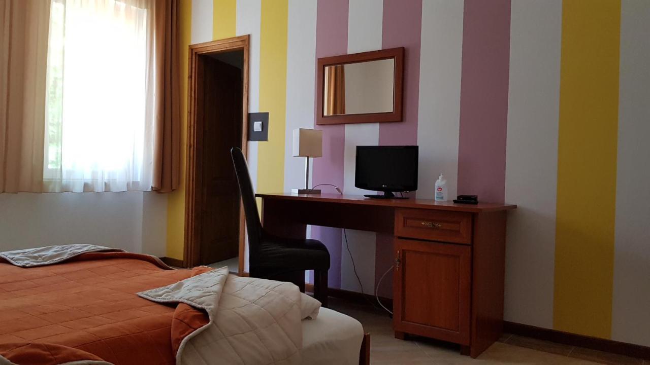 Aquarius Vendeghaz Hotel Szeged Luaran gambar